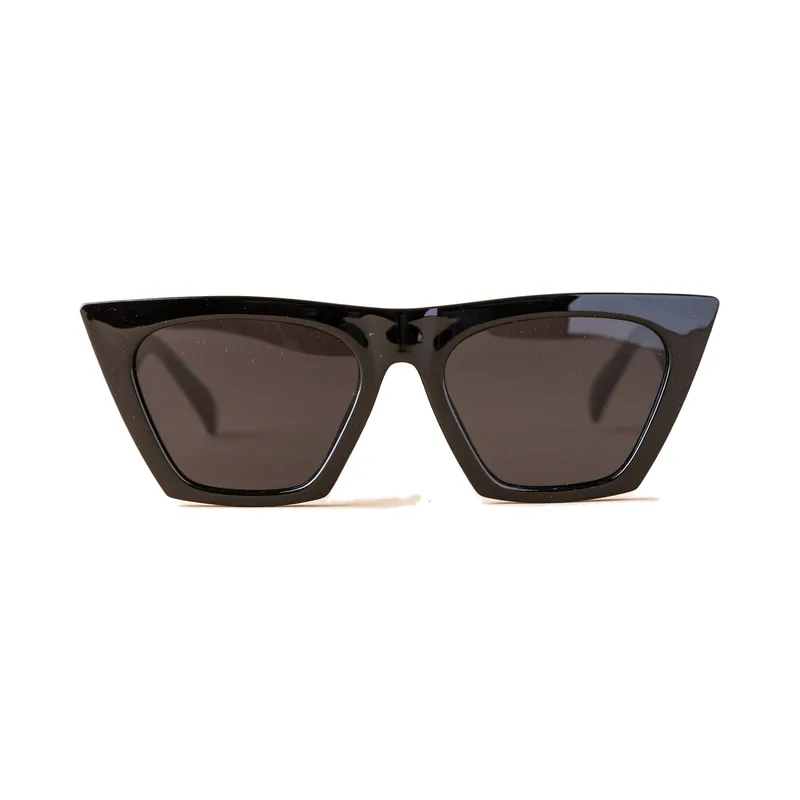 Gafas de sol Raysol Calnegre cat-eye angulares de acetato negro brillo con lentes gris pardo, vista frontal