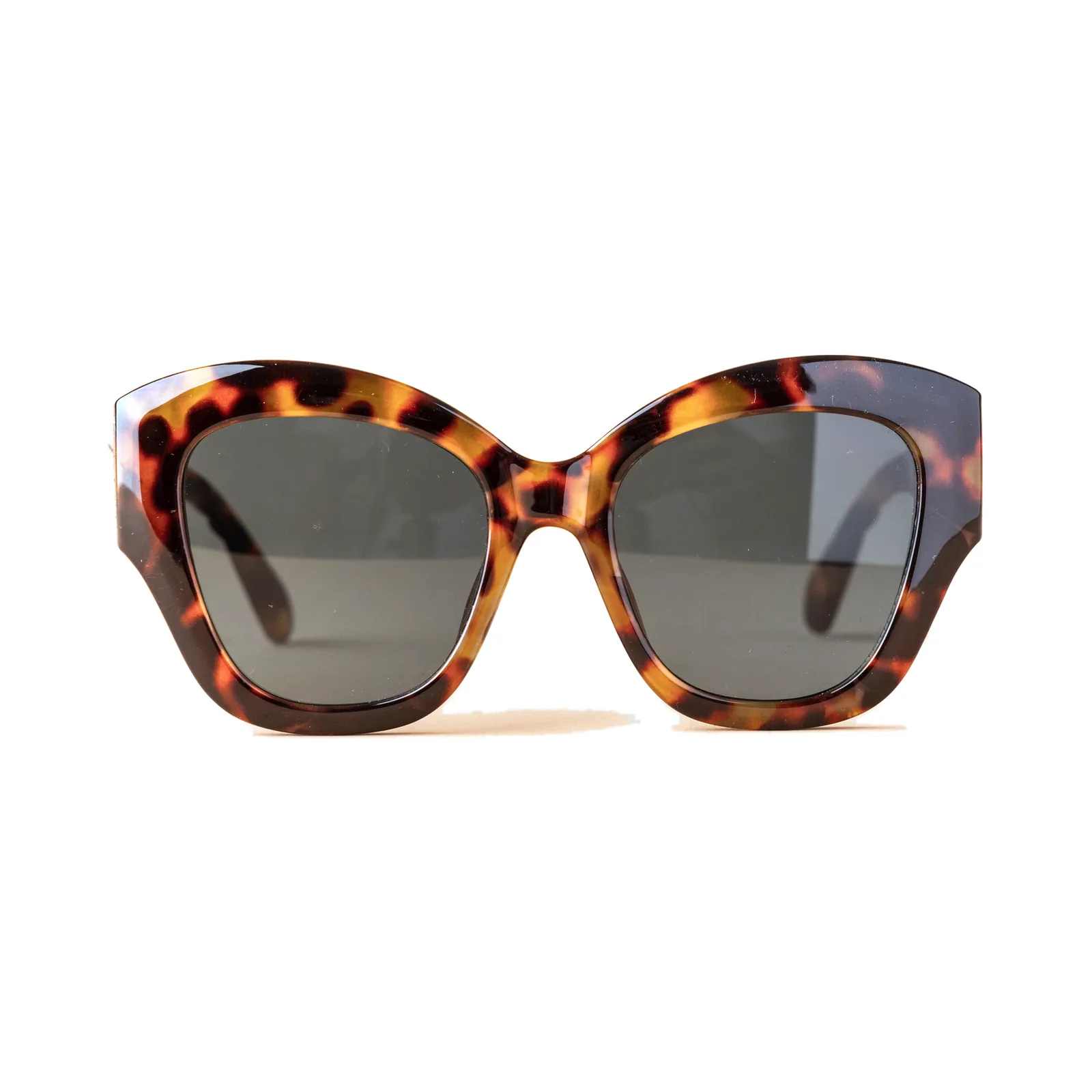 Gafas de sol Raysol Moratalla cat-eye mariposa oversize de acetato carey con lentes grises, vista frontal